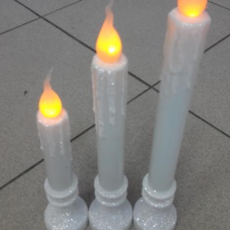 Светодиодная свеча в подсвечнике